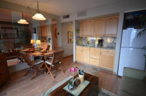 Waikiki Park Heights 1208 Sun & Beach Fun only 3 minutes away